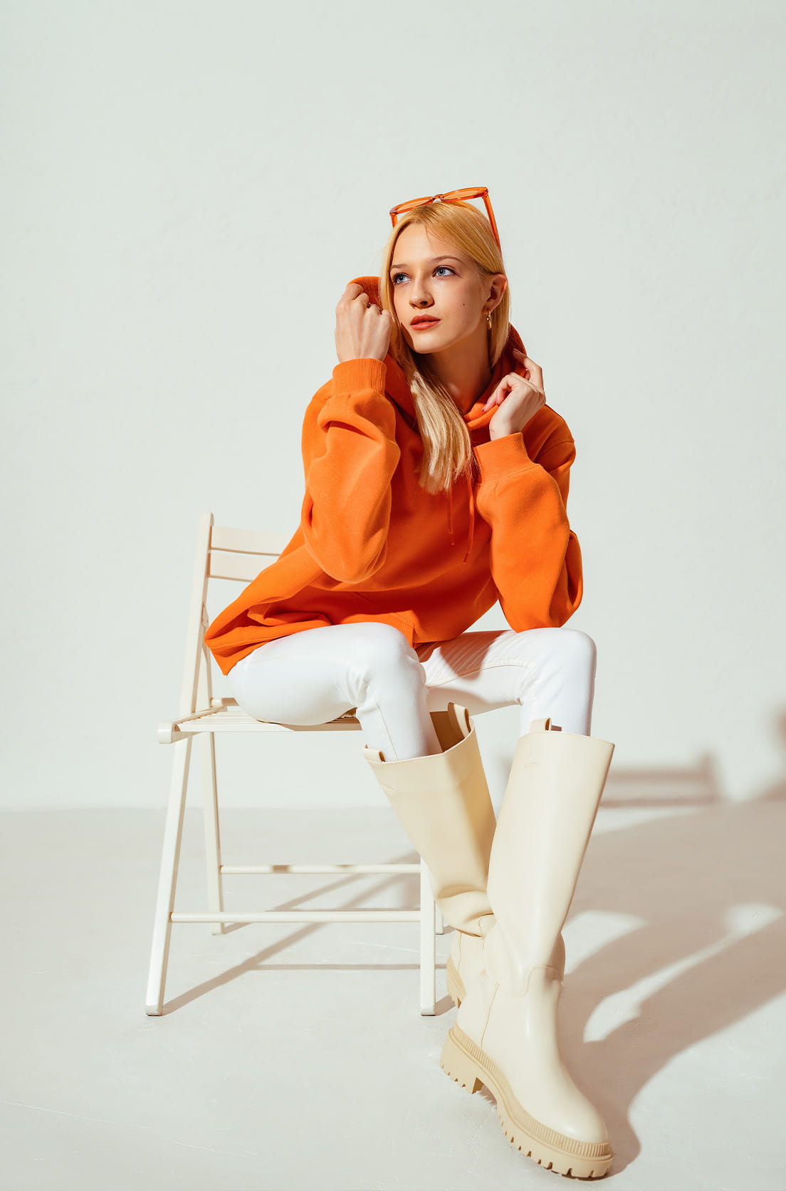 Niebieska Bluza z kapturem updated z napisem shoper